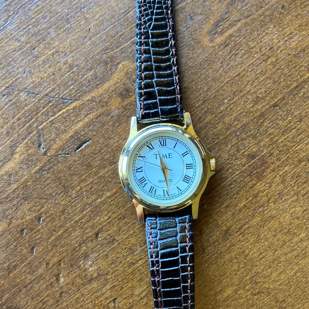 Vintage Genuine Leather Gold Small 90s Y2K Time Red Crocodile Watch